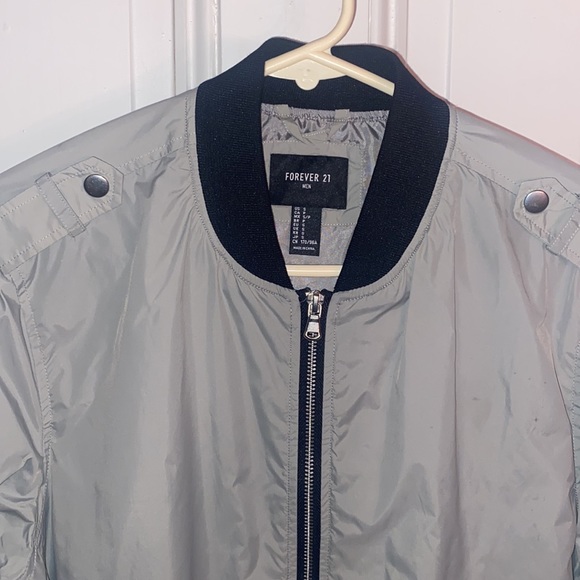 Gray windbreaker jacket - Picture 3 of 5